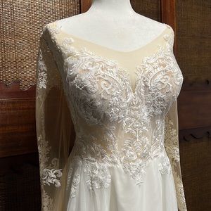 Wedding Dress Monica Loretti Long sleeve Lace Wedding Dress 18W